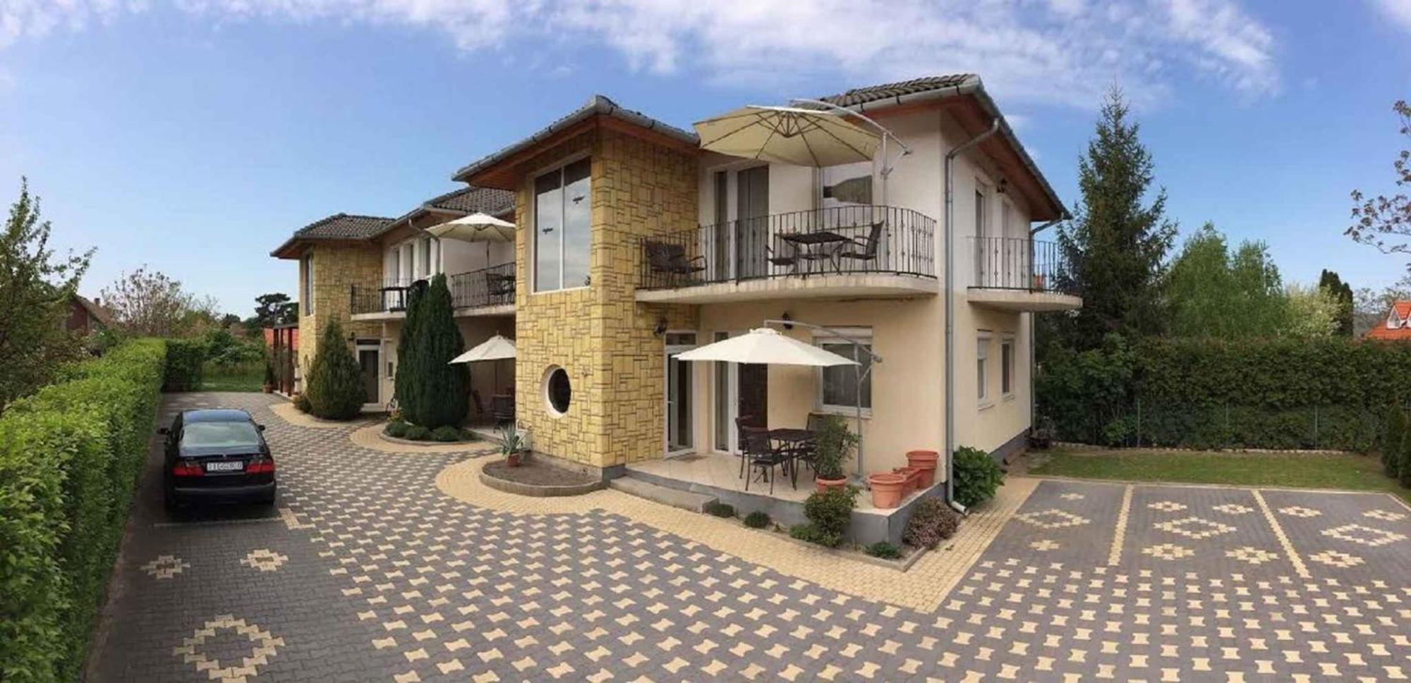 House And Apts. In Balatonlelle 19128 מראה חיצוני תמונה