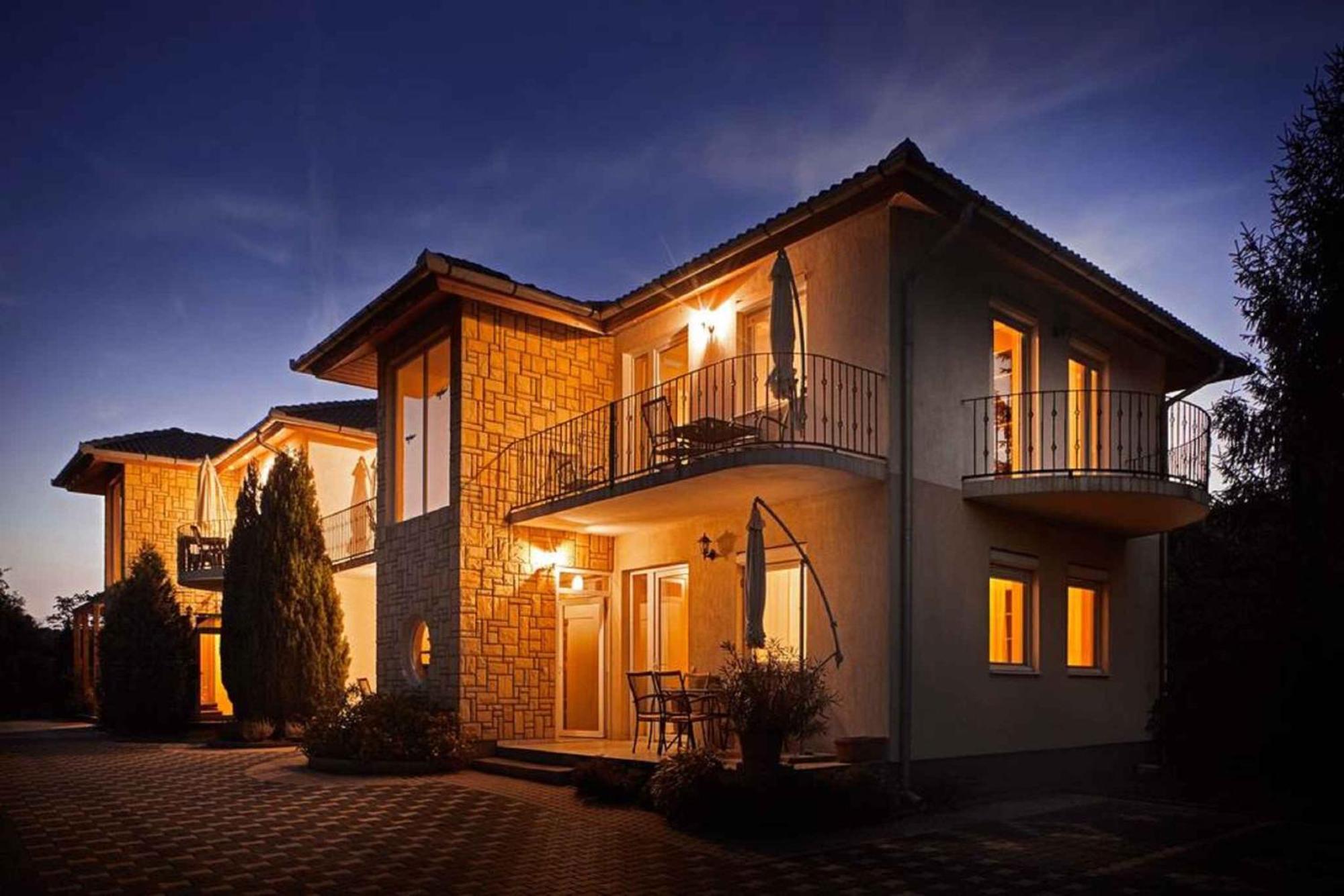 House And Apts. In Balatonlelle 19128 מראה חיצוני תמונה