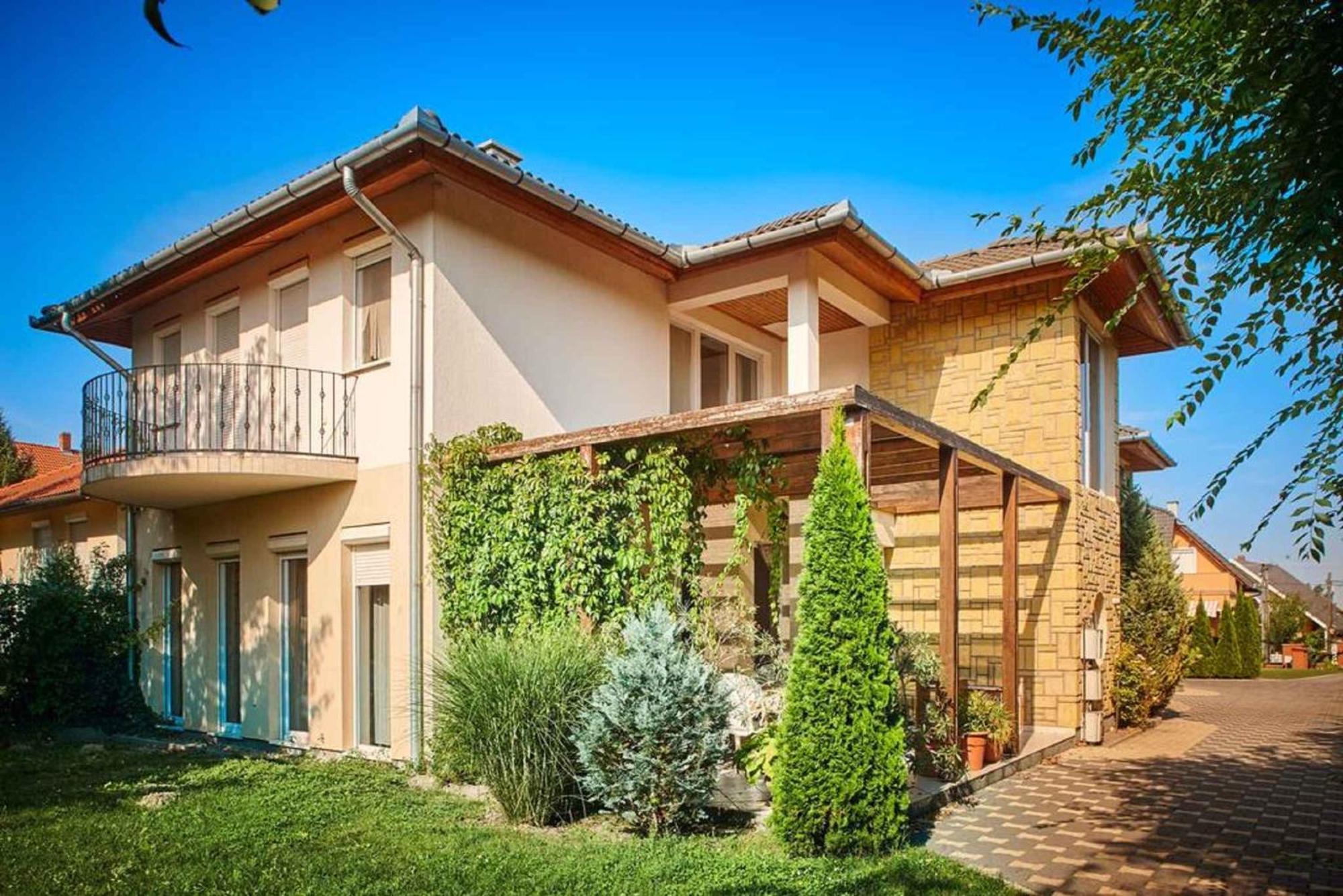 House And Apts. In Balatonlelle 19128 מראה חיצוני תמונה