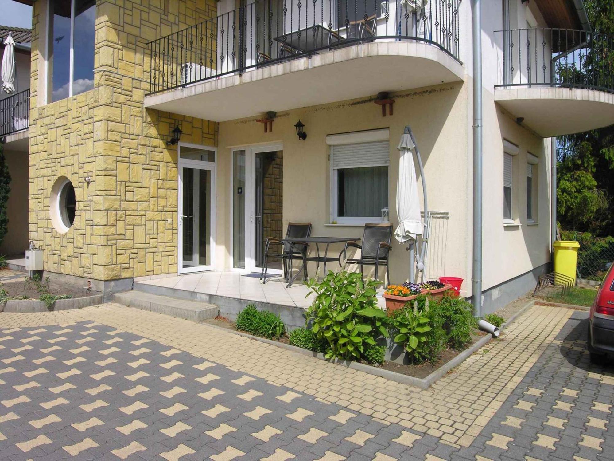 House And Apts. In Balatonlelle 19128 מראה חיצוני תמונה